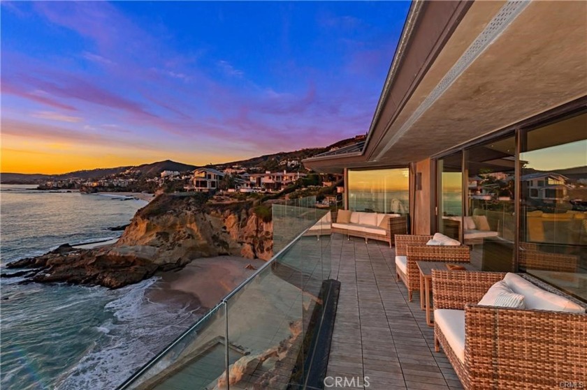 Welcome to one of the world's finest oceanfront estates, where a - Beach Home for sale in Laguna Beach, California on Beachhouse.com