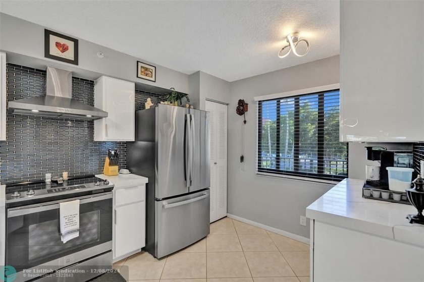 You have found a beautiful place to call home. This spacious and - Beach Condo for sale in Pompano Beach, Florida on Beachhouse.com