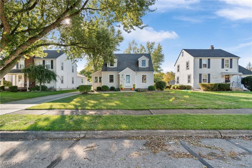 Welcome to 2444 South Jefferson Blvd! This 3 bedroom, 2  1/2 - Beach Home for sale in Lorain, Ohio on Beachhouse.com