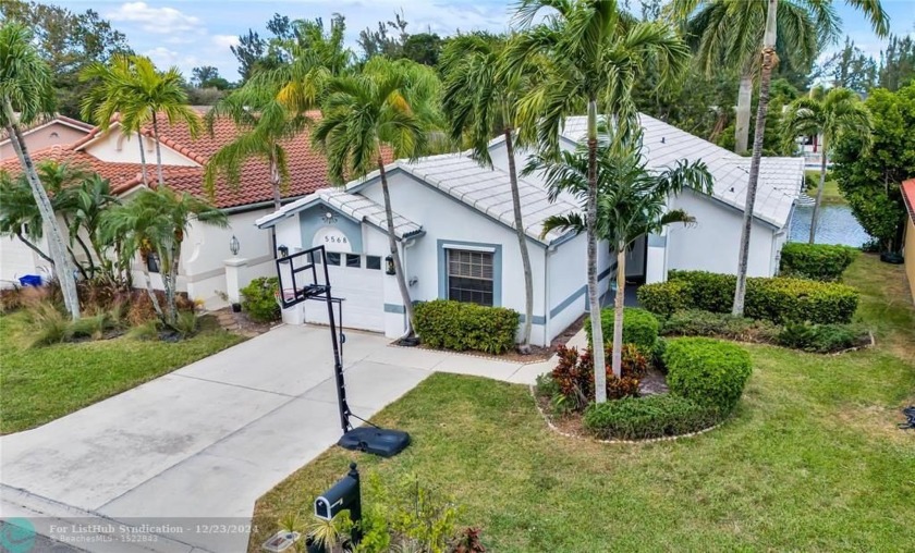 RARE OPPORTUNITY TO OWN IN PINEWOOD COVE! A WELL-MANICURED - Beach Home for sale in Delray Beach, Florida on Beachhouse.com