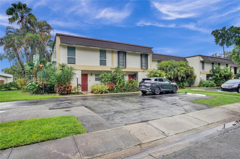 Welcome to this beautiful 3-bedroom, 2.5-bathroom townhome - Beach Townhome/Townhouse for sale in Hollywood, Florida on Beachhouse.com