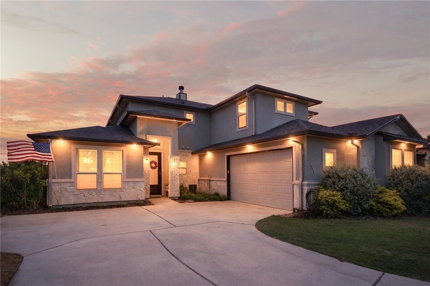 Situated on over half acre lot at the end of quiet cul de sac - Beach Home for sale in Corpus Christi, Texas on Beachhouse.com