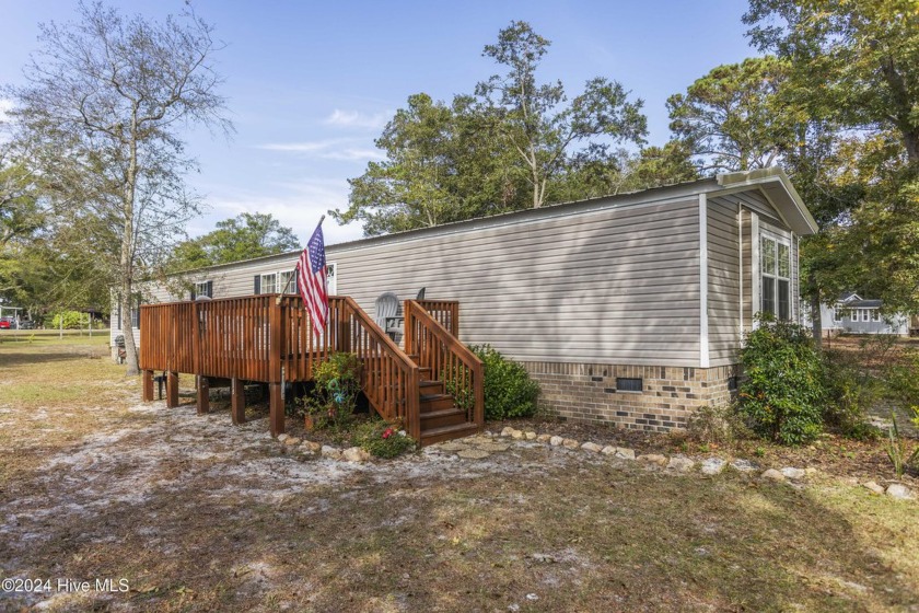 Location, Location, Location! This charming 3-bedroom - Beach Home for sale in Sunset Beach, North Carolina on Beachhouse.com