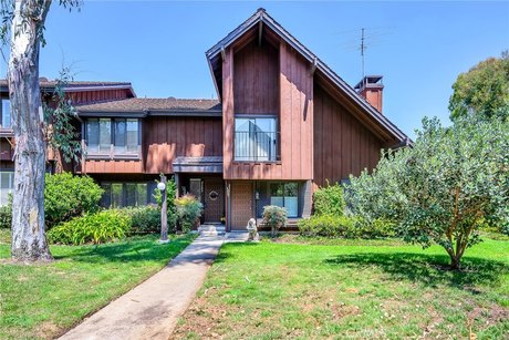 Spectacular Townhome featuring TWO Primary oversized Bedroom - Beach Townhome/Townhouse for sale in San Pedro, California on Beachhouse.com