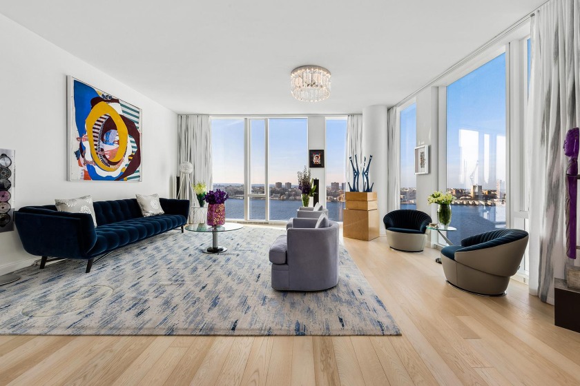 elcome to this stunning corner condo, overlooking the Hudson - Beach Condo for sale in New York, New York on Beachhouse.com