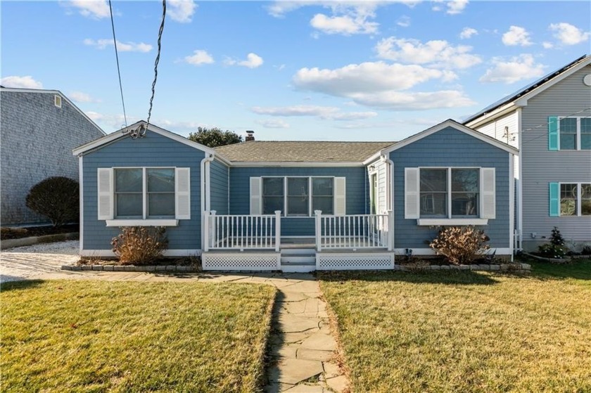 Charming Ranch in Common Fence Point! One level living...Enjoy - Beach Home for sale in Portsmouth, Rhode Island on Beachhouse.com