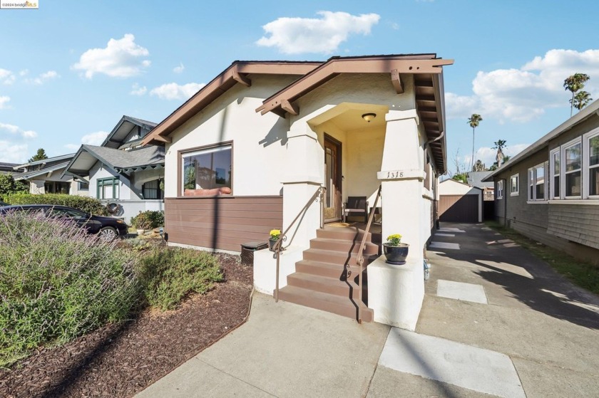 Welcome to 1318 8th Street, Alameda!  This charming 2-bedroom, 1 - Beach Home for sale in Alameda, California on Beachhouse.com