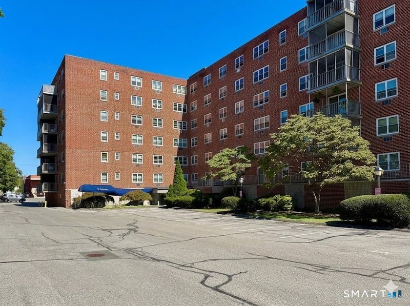 Newly renovated spacious 1 bedroom condo in the heart of - Beach Condo for sale in Stamford, Connecticut on Beachhouse.com