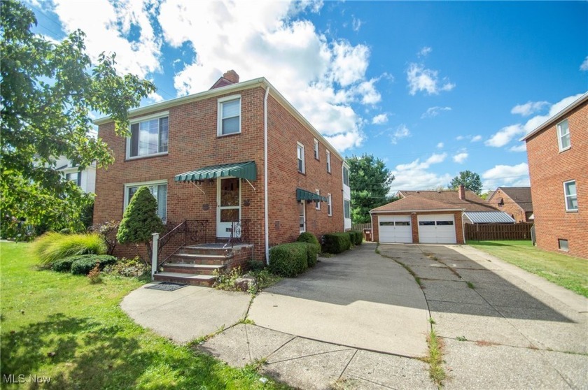 Beautifully maintained Brick duplex conveniently located on - Beach Townhome/Townhouse for sale in Cleveland, Ohio on Beachhouse.com