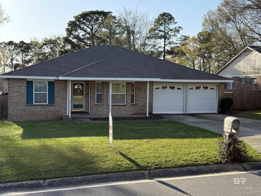 This charming 3 bedroom 2 bath home offers a comfortable and - Beach Home for sale in Daphne, Alabama on Beachhouse.com