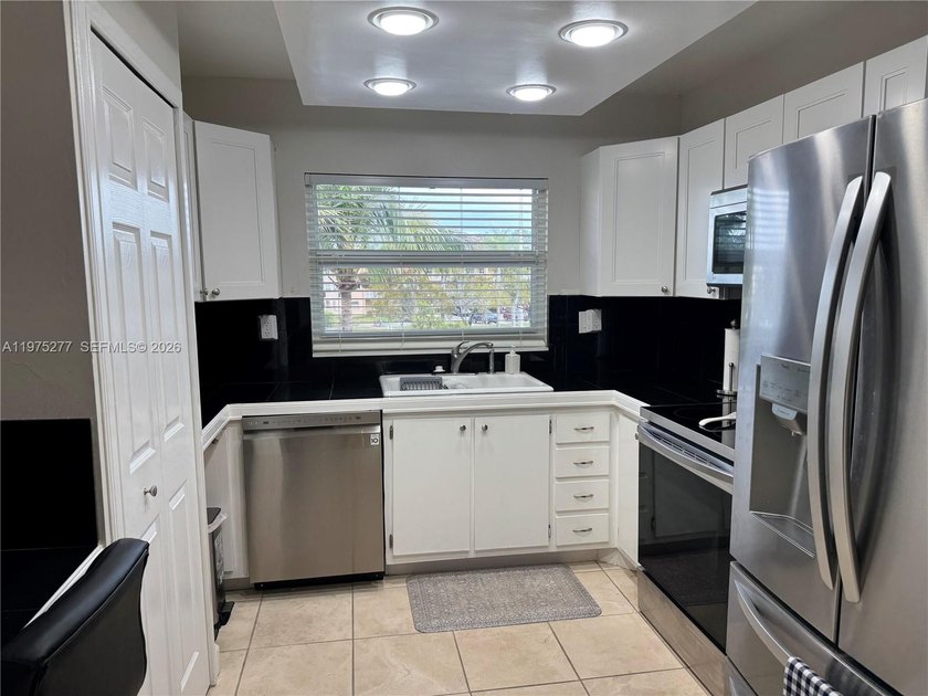 Beautiful and spacious 2BR/2Bath condo, larger than the standard - Beach Condo for sale in Sunrise, Florida on Beachhouse.com
