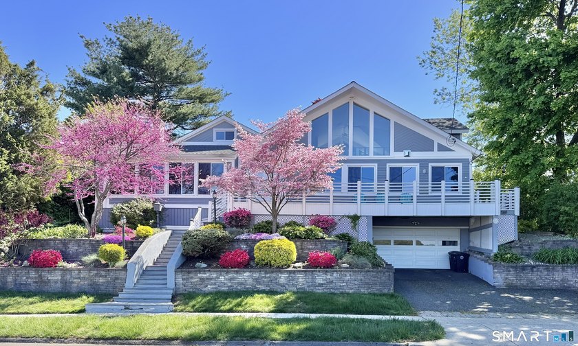 Welcome to coastal living at Fort Trumbull Beach. Stunning - Beach Home for sale in Milford, Connecticut on Beachhouse.com