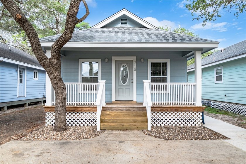 Welcome to 712 Moline, a beautifully updated coastal cottage in - Beach Home for sale in Rockport, Texas on Beachhouse.com