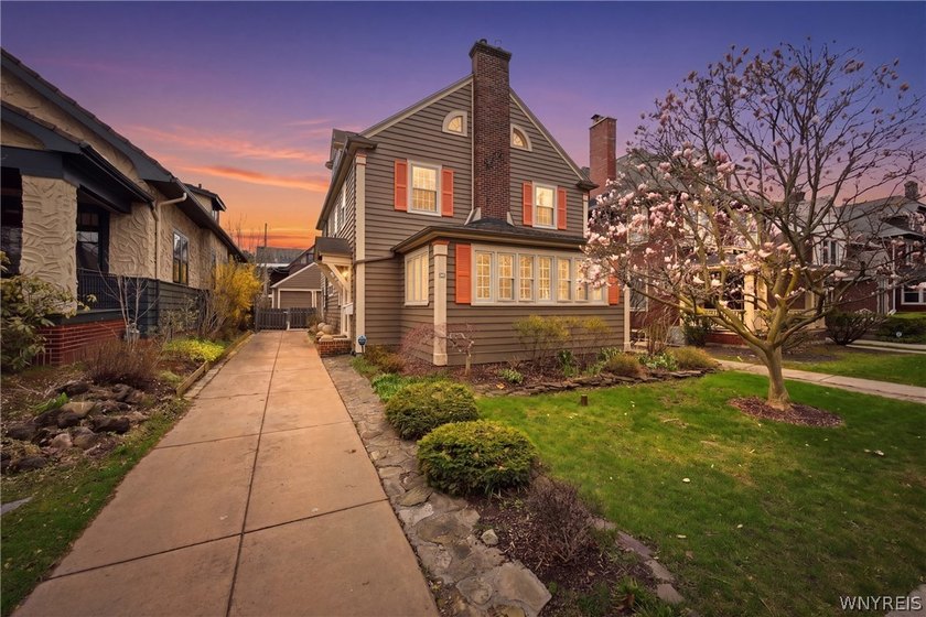 Dreaming of the perfect colonial that blends modern finishes - Beach Home for sale in Buffalo, New York on Beachhouse.com