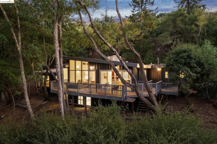 Welcome to 18 Vista Del Orinda, a stunning example of - Beach Home for sale in Orinda, California on Beachhouse.com