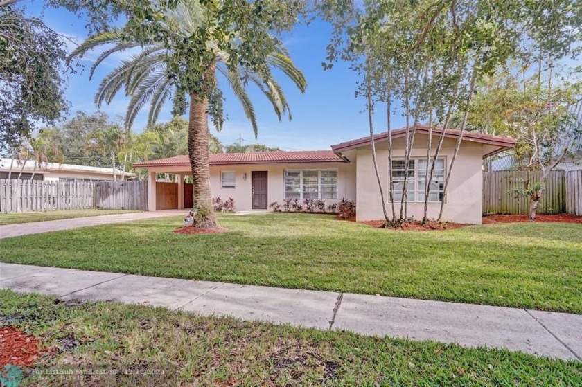 Welcome to Lighthouse Point! This charming 2-bedroom, 2-bathroom - Beach Home for sale in Lighthouse Point, Florida on Beachhouse.com