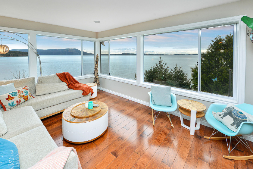 Spectacular 3 Bedroom Cottage on Saanich - Beach Vacation Rentals in Mill Bay, British Columbia on Beachhouse.com