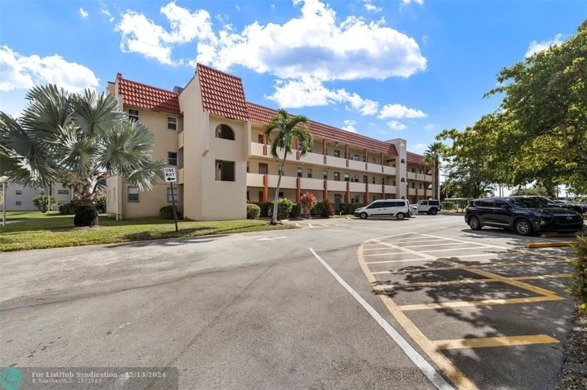 Incredible opportunity! 55+ community  2 bed, 2 bath end unit - Beach Condo for sale in Sunrise, Florida on Beachhouse.com