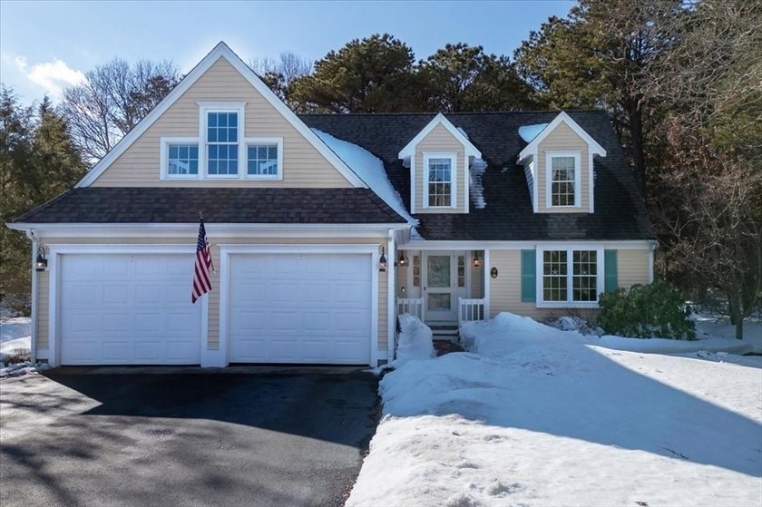 Picturesque custom home wows you with its open design, hardwood - Beach Home for sale in Mashpee, Massachusetts on Beachhouse.com