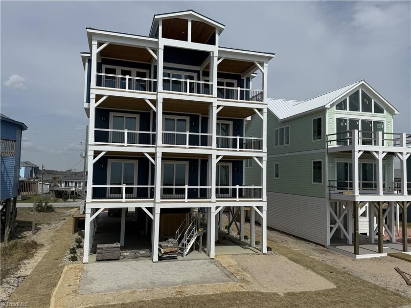 Stunning new construction on North Topsail close to Surf City - Beach Home for sale in North Topsail Beach, North Carolina on Beachhouse.com