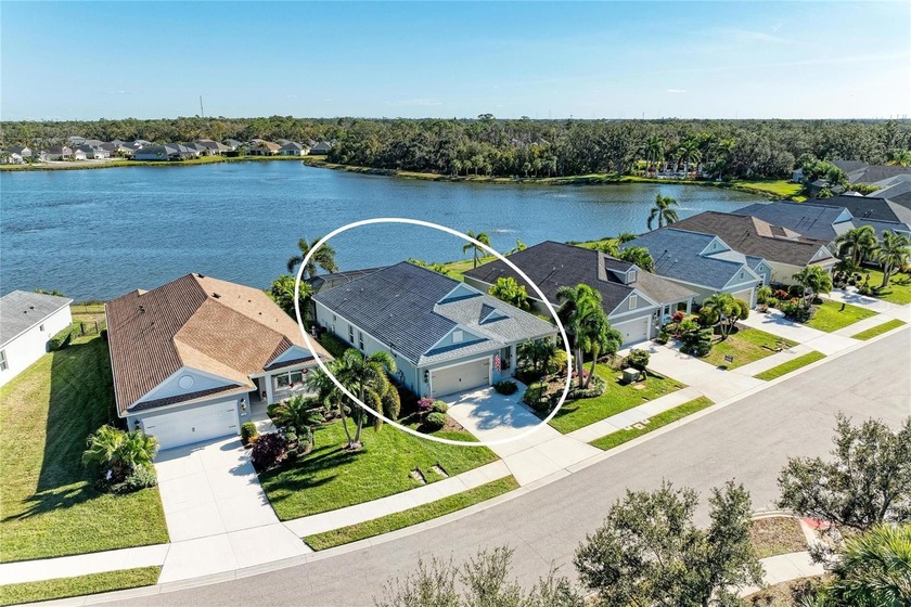 Beautiful 3/2 plus den salt water pool home with a gorgeous lake - Beach Home for sale in Bradenton, Florida on Beachhouse.com