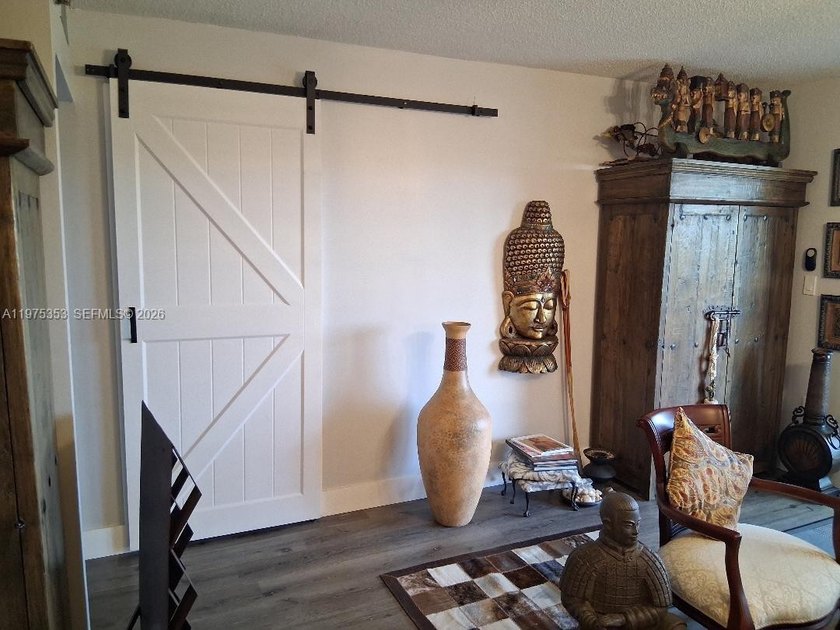 Just Beautiful...Renovated Kitchen and Baths...Stainless Steel - Beach Condo for sale in Pembroke Pines, Florida on Beachhouse.com