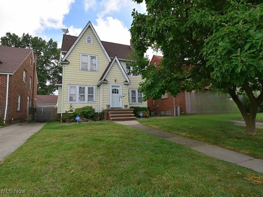 Welcome to your dream home! This beautifully maintained - Beach Home for sale in Cleveland, Ohio on Beachhouse.com