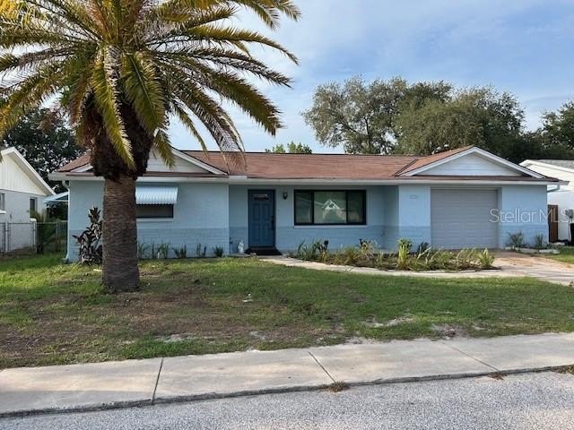 POOL HOME!!! Spacious 3 bedroom 2 bath home, tastefully updated - Beach Home for sale in Port Richey, Florida on Beachhouse.com