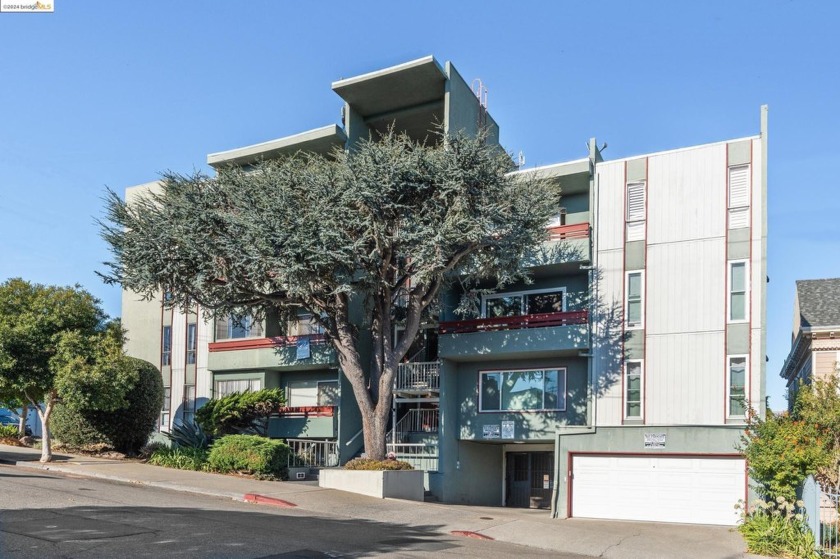 Amazing special financing of approximately 4.2% available! - Beach Condo for sale in Oakland, California on Beachhouse.com