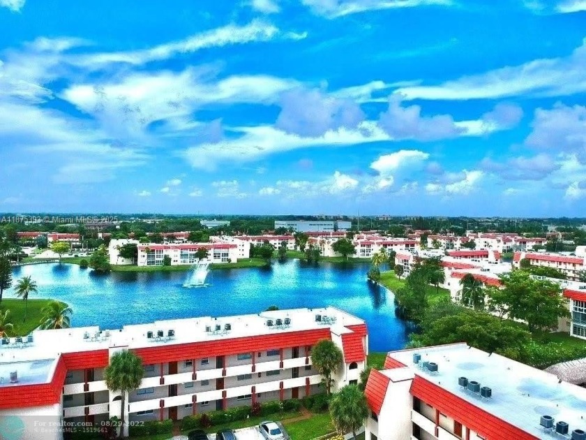 Well maintained 2 bedroom 2 bath Condominium in Sunrise Lakes - Beach Condo for sale in Sunrise, Florida on Beachhouse.com