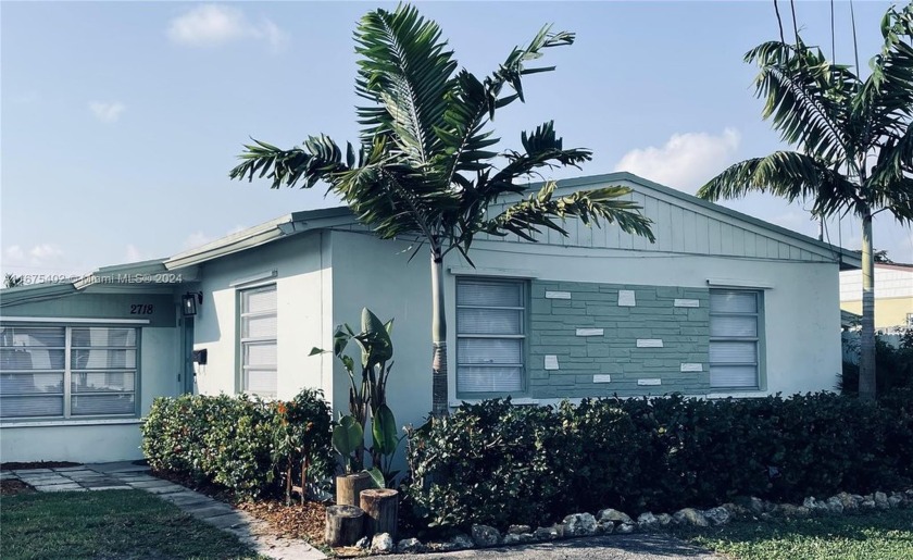 Charming, cozy centrally located waterfront home. Enjoy nature - Beach Home for sale in Hollywood, Florida on Beachhouse.com