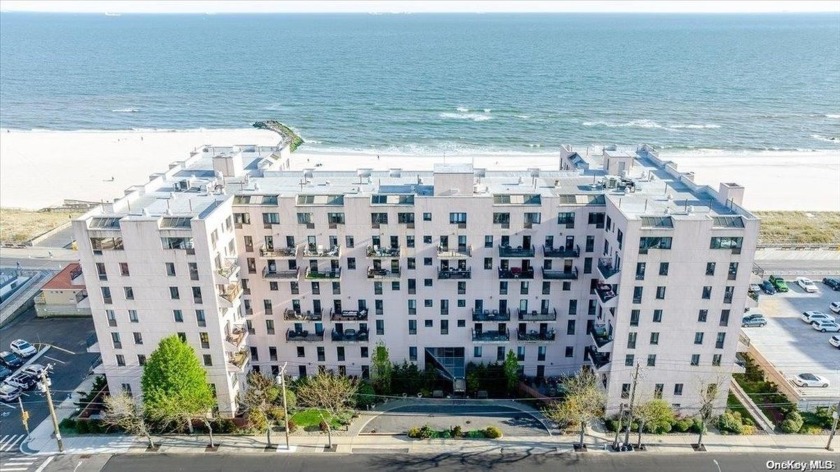 New Price! Resort Living. This is the Beach home in the premier - Beach Condo for sale in Long Beach, New York on Beachhouse.com