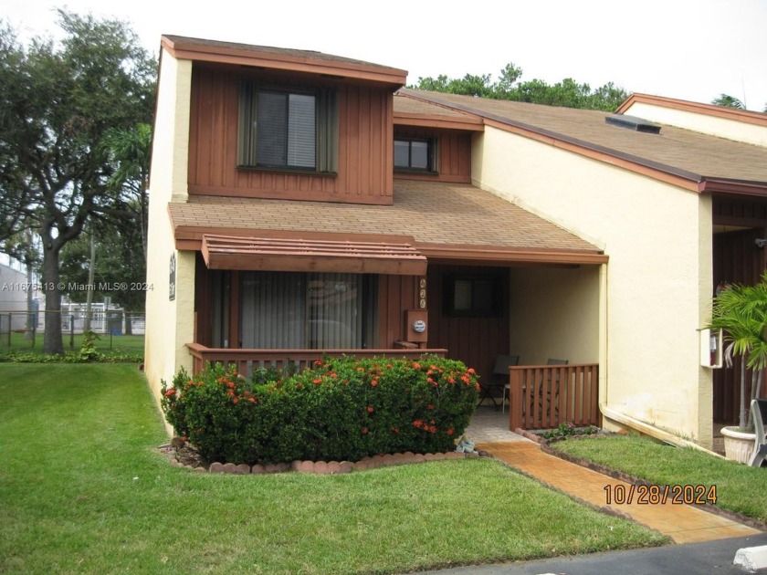 Very rare, lovely corner unit freshly painted. Beautiful Lani - Beach Townhome/Townhouse for sale in Dania, Florida on Beachhouse.com