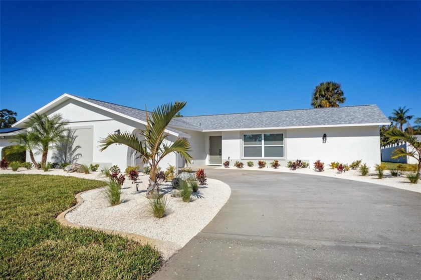 Welcome to your dream home in West Bradenton! This stunning - Beach Home for sale in Bradenton, Florida on Beachhouse.com