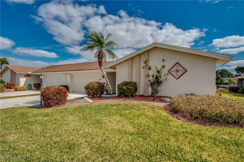 Recently Updated!!.  This classy 2BR/2BA villa with 2 car garage - Beach Home for sale in Fort Myers, Florida on Beachhouse.com