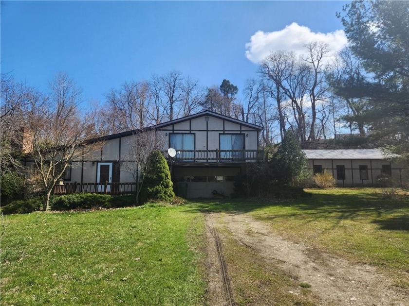 Looking for that tucked away location but still near all the - Beach Home for sale in North East, Pennsylvania on Beachhouse.com