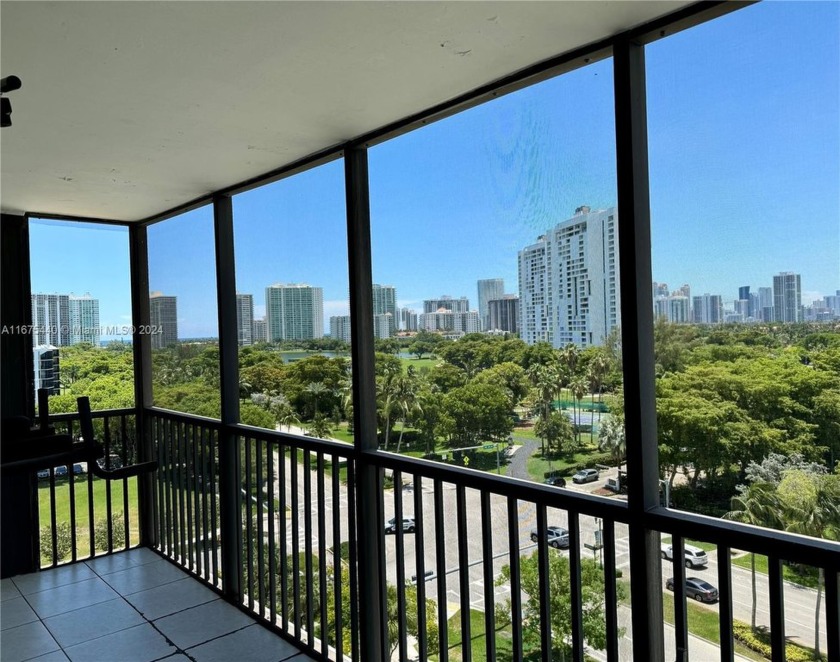 Breathtaking views of the Turnberry golf course and the 3 mile - Beach Condo for sale in Aventura, Florida on Beachhouse.com