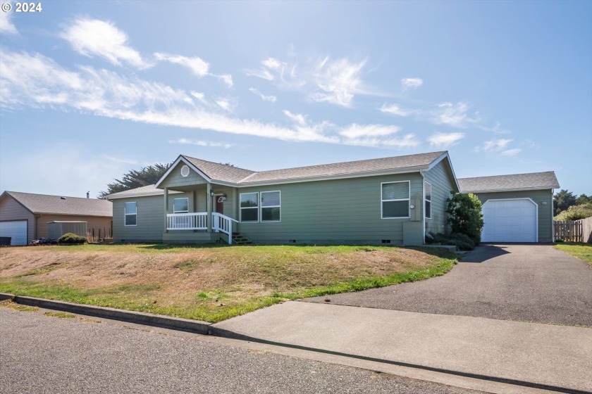 Welcome to this inviting 4-bedroom, 2-bathroom manufactured home - Beach Home for sale in Bandon, Oregon on Beachhouse.com