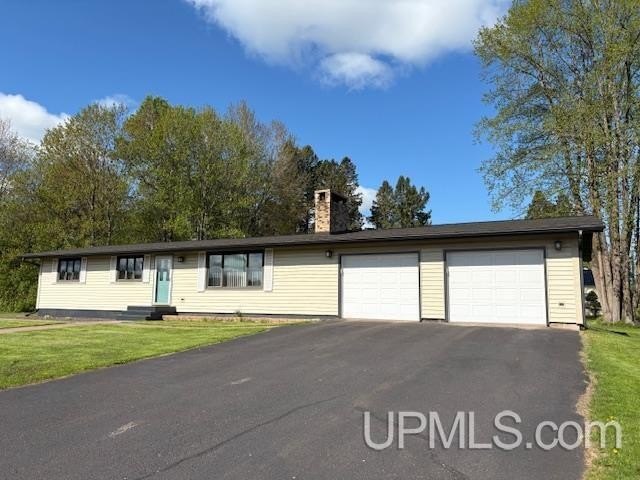 WOW!  What a nice home!  This move-in ready 3 br 2 bath home is - Beach Home for sale in Ironwood, Michigan on Beachhouse.com