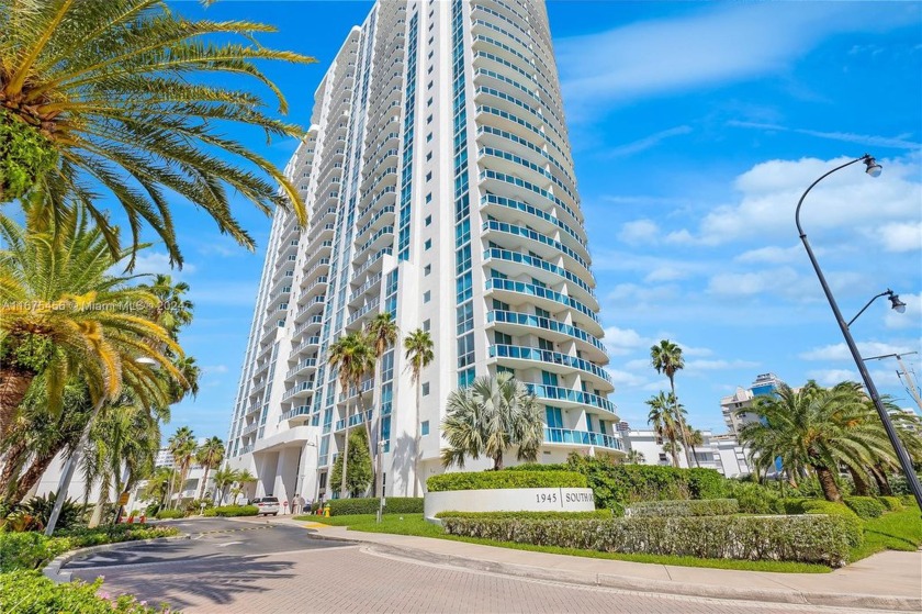 Enjoy living by the beach in a large 1 bedroom + Den, with - Beach Condo for sale in Hallandale Beach, Florida on Beachhouse.com