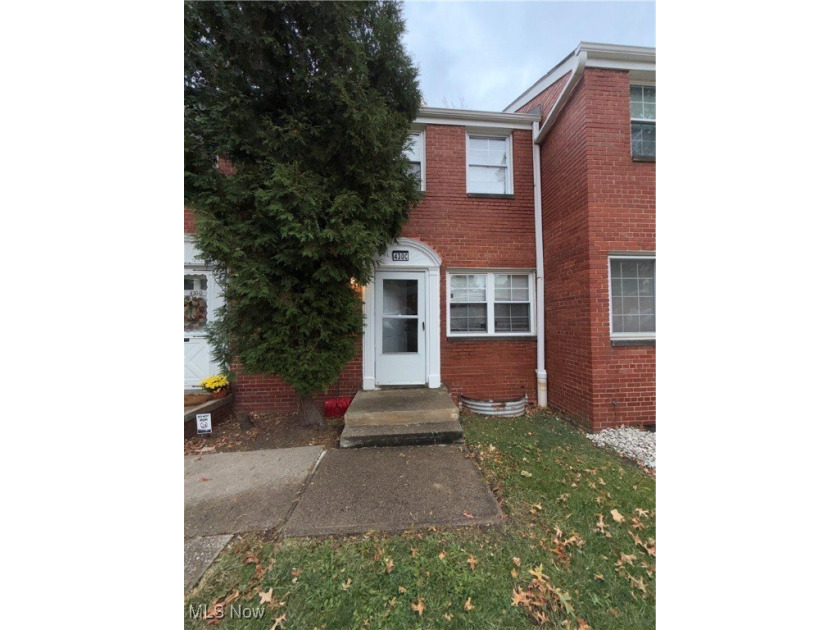 This charming 2-bedroom, 1-bath condo offers low-maintenance - Beach Condo for sale in Euclid, Ohio on Beachhouse.com