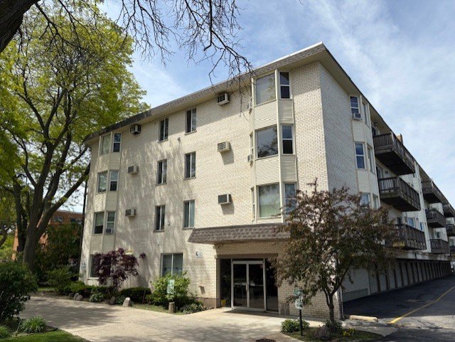 Great opportunity for owner occupant or investor in the heart of - Beach Home for sale in Skokie, Illinois on Beachhouse.com