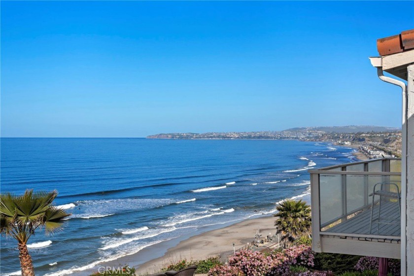 This exceptional 2-bedroom, 2.5-bathroom condo, perched on a - Beach Condo for sale in San Clemente, California on Beachhouse.com