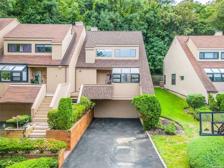 Bright and spacious townhouse in the prestigious village of - Beach Townhome/Townhouse for sale in Port Washington, New York on Beachhouse.com