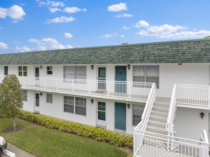 Great Value for this bright & sunny condo.  Spacious & updated 1 - Beach Home for sale in Vero Beach, Florida on Beachhouse.com