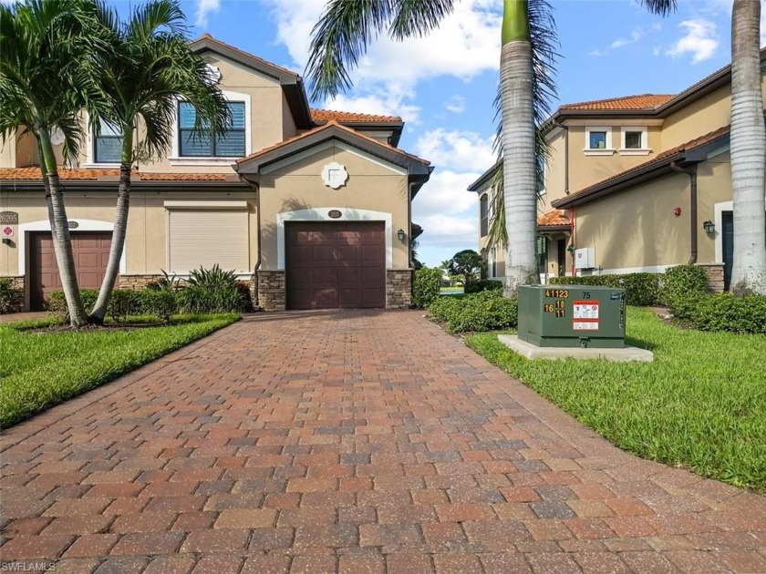 Welcome to paradise!! Beautiful 3 Bedroom + Den Coach Home - Beach Home for sale in Bonita Springs, Florida on Beachhouse.com