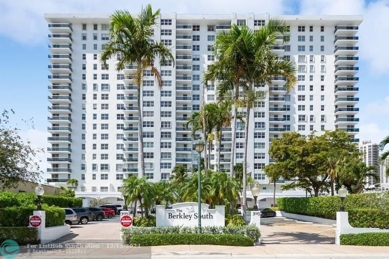 Immaculate spacious one bedroom 1.5 bath. Turn key, fully - Beach Condo for sale in Fort Lauderdale, Florida on Beachhouse.com