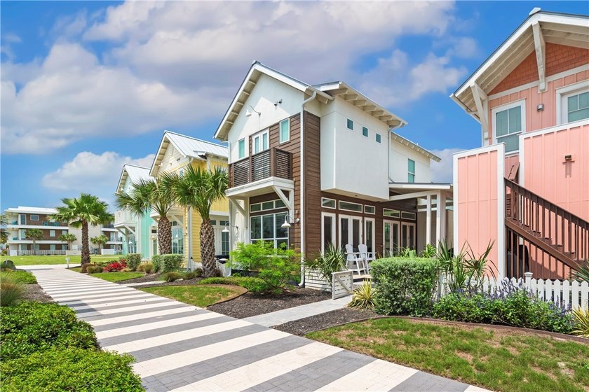 Rarely available *Helm* floor plan! This modern cabin features 2 - Beach Condo for sale in Port Aransas, Texas on Beachhouse.com