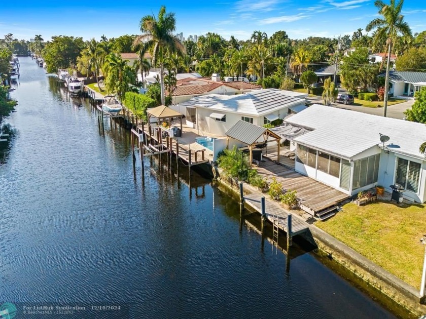 EAST WILTON MANORS MID-CENTURY WATERFRONT!...3/2 WITH ATTACHED - Beach Home for sale in Wilton Manors, Florida on Beachhouse.com