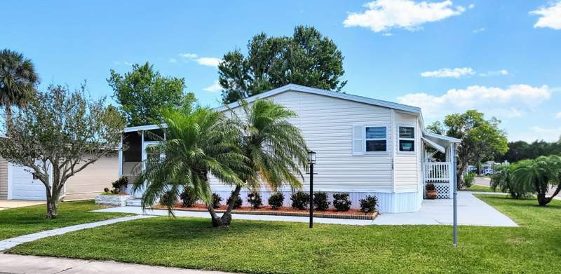 This gorgeous 2 bedroom 2 bath beach home is a roomy tropical - Beach Home for sale in Port Orange, Florida on Beachhouse.com